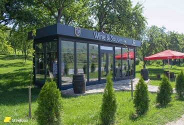 Magazin specializat de vinuri și suvenire 30. 87